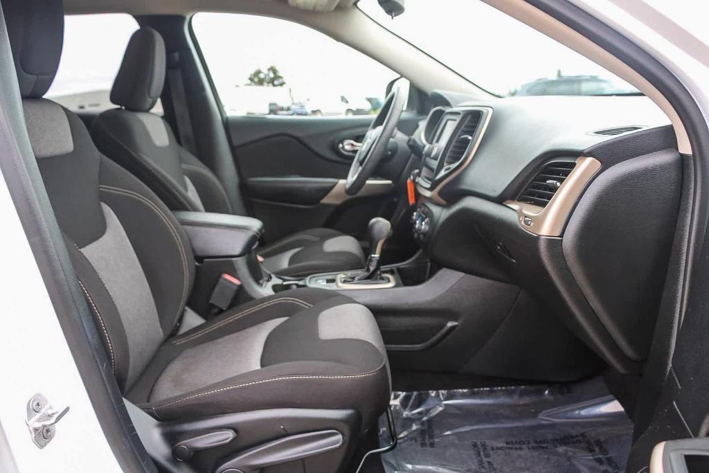 used 2018 Jeep Cherokee car, priced at $10,495