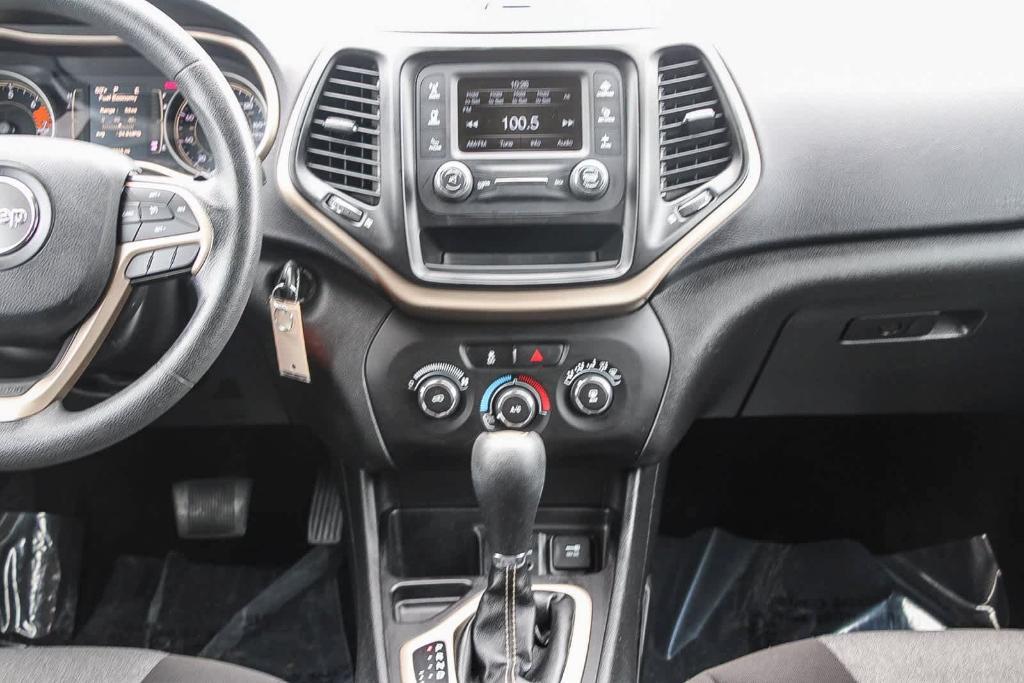 used 2018 Jeep Cherokee car, priced at $10,495