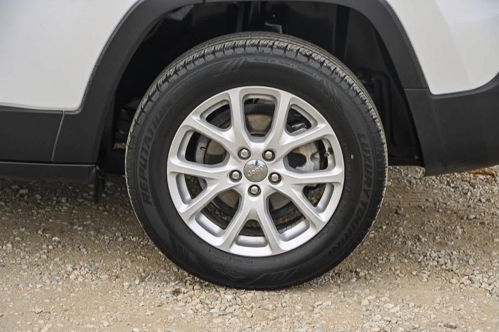 used 2018 Jeep Cherokee car, priced at $10,495