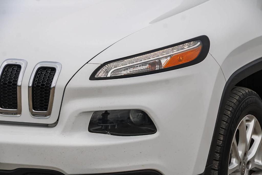 used 2018 Jeep Cherokee car, priced at $10,495