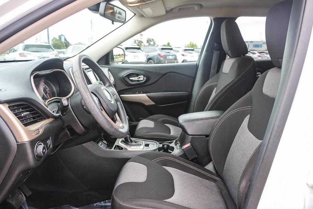 used 2018 Jeep Cherokee car, priced at $10,495