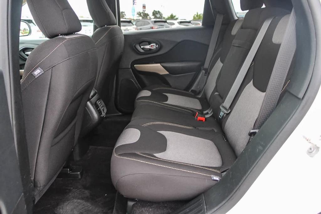 used 2018 Jeep Cherokee car, priced at $10,495