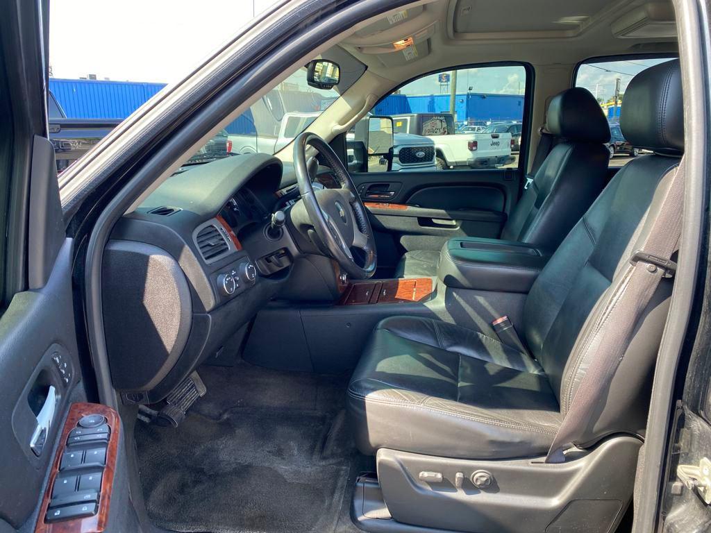 used 2010 Chevrolet Avalanche car, priced at $8,689
