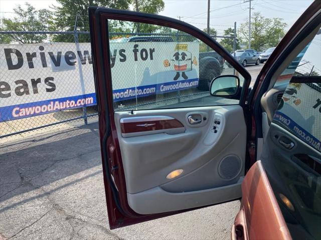 used 2007 Chrysler Town & Country car, priced at $2,284
