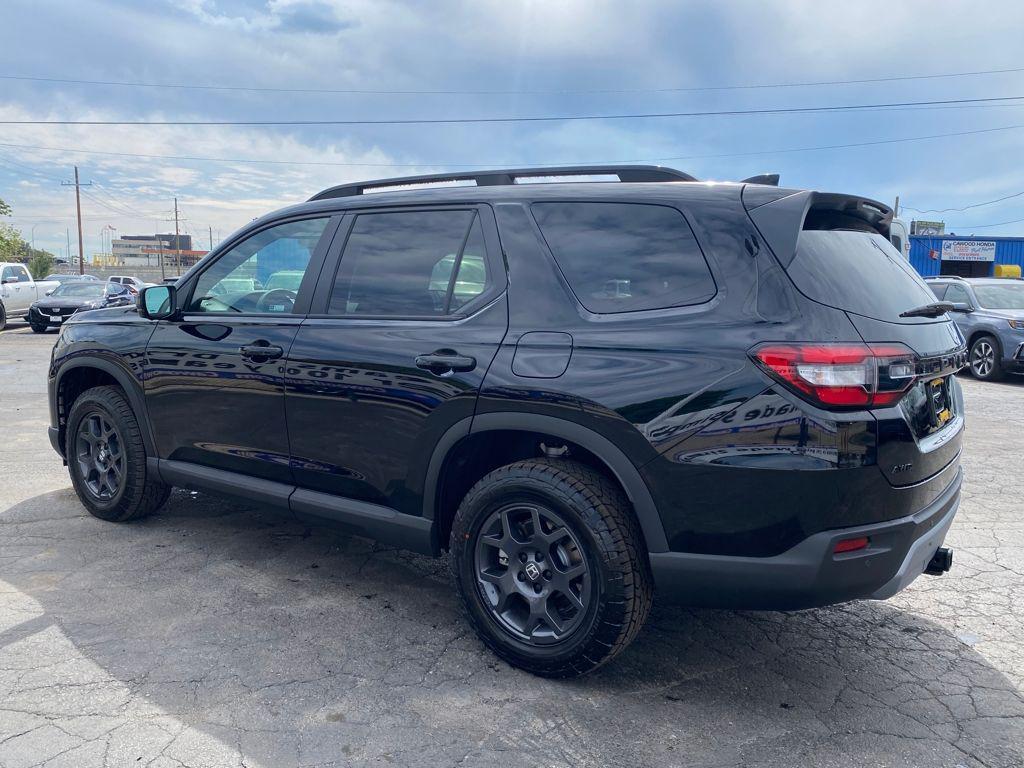 new 2025 Honda Pilot car, priced at $48,990