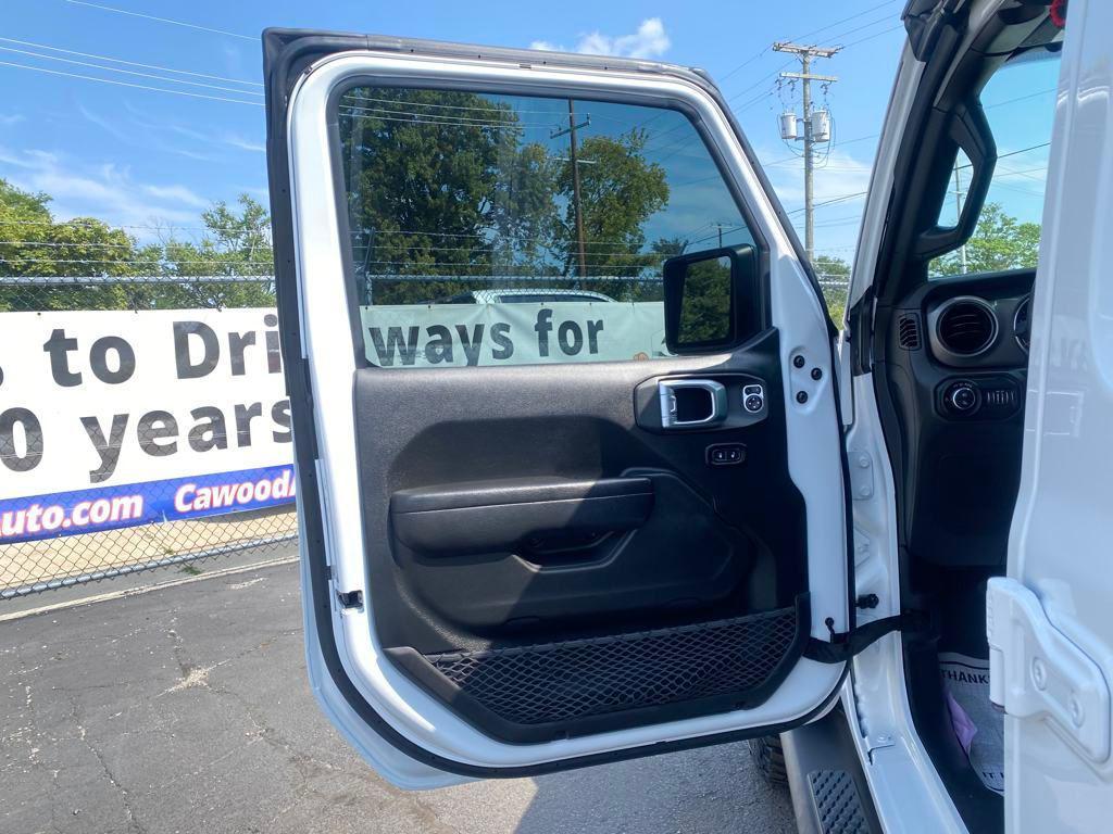 used 2022 Jeep Gladiator car, priced at $33,026