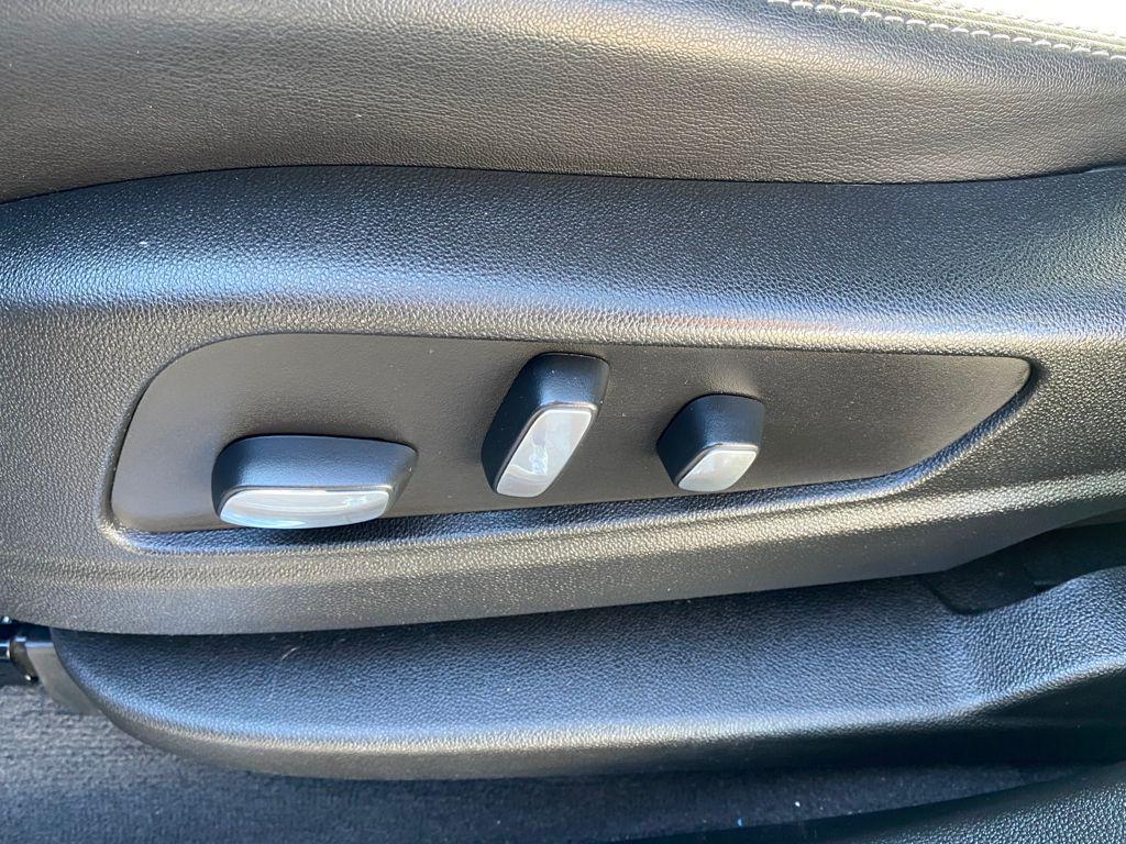 used 2020 Cadillac XT5 car, priced at $22,377