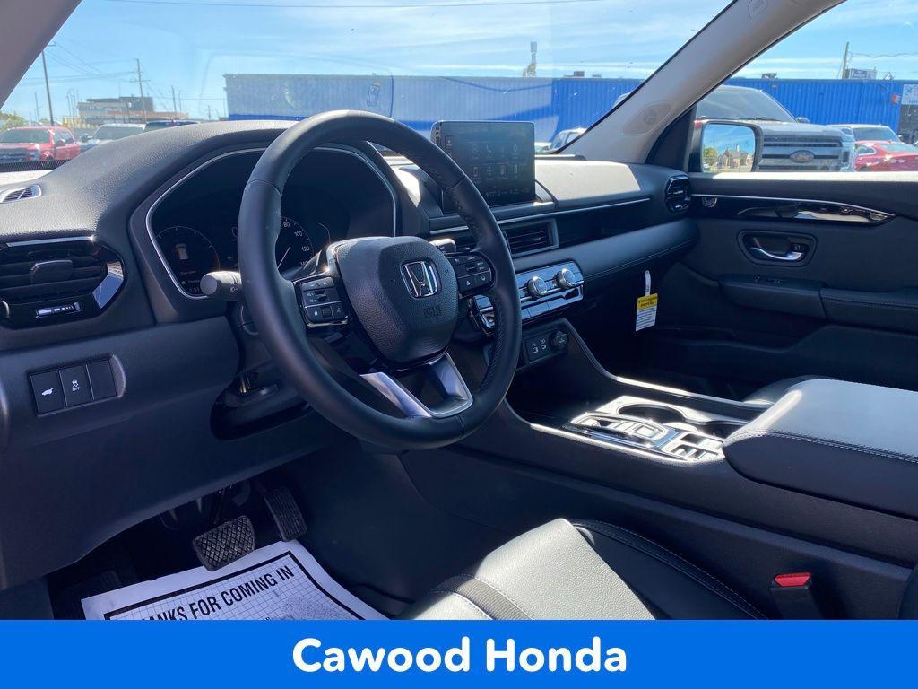 new 2025 Honda Pilot car, priced at $45,990