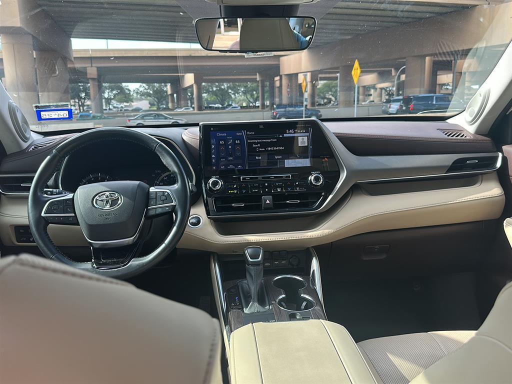 used 2020 Toyota Highlander car, priced at $24,995
