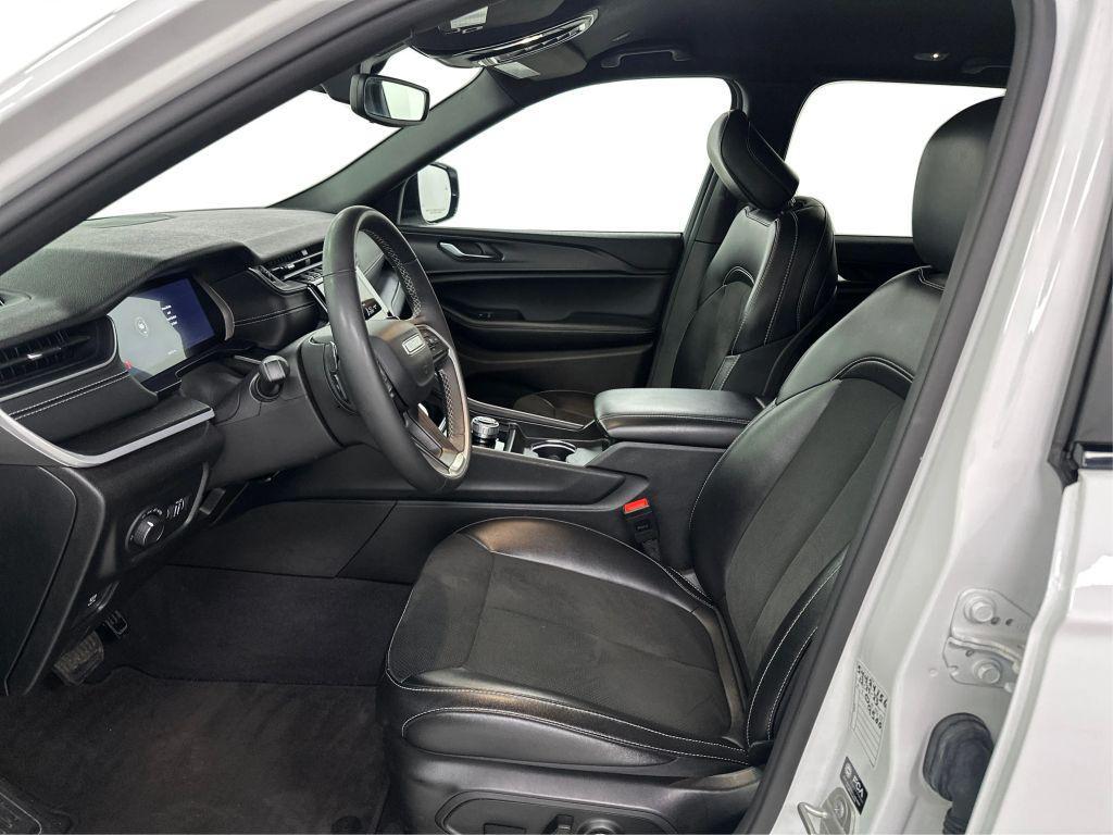 used 2024 Jeep Grand Cherokee car, priced at $35,999