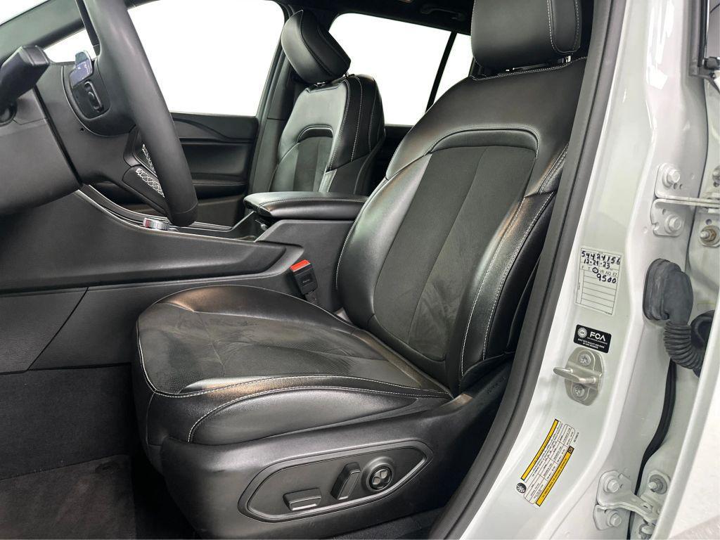 used 2024 Jeep Grand Cherokee car, priced at $35,999