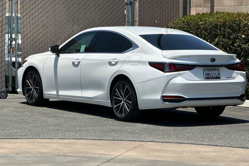 used 2024 Lexus ES 300h car, priced at $39,875
