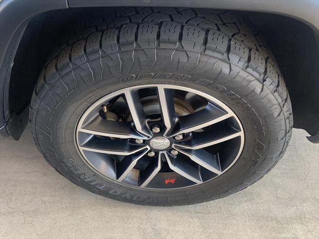 used 2017 Jeep Grand Cherokee car, priced at $18,499