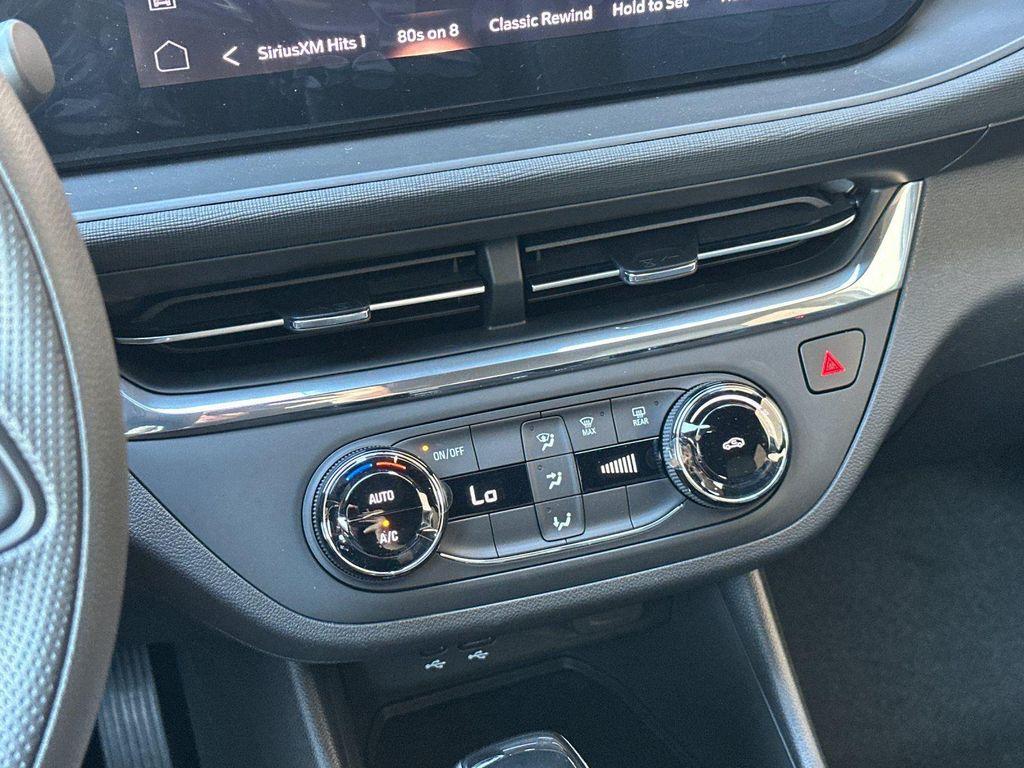 new 2025 Buick Envista car, priced at $22,600