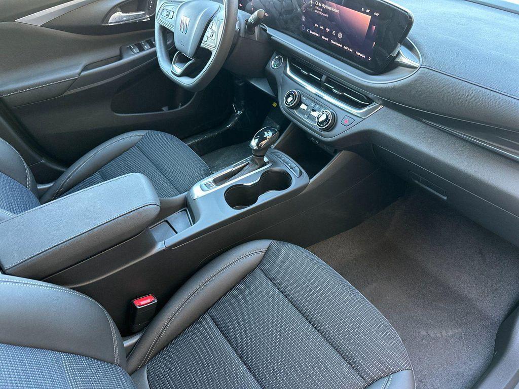 new 2025 Buick Envista car, priced at $22,600