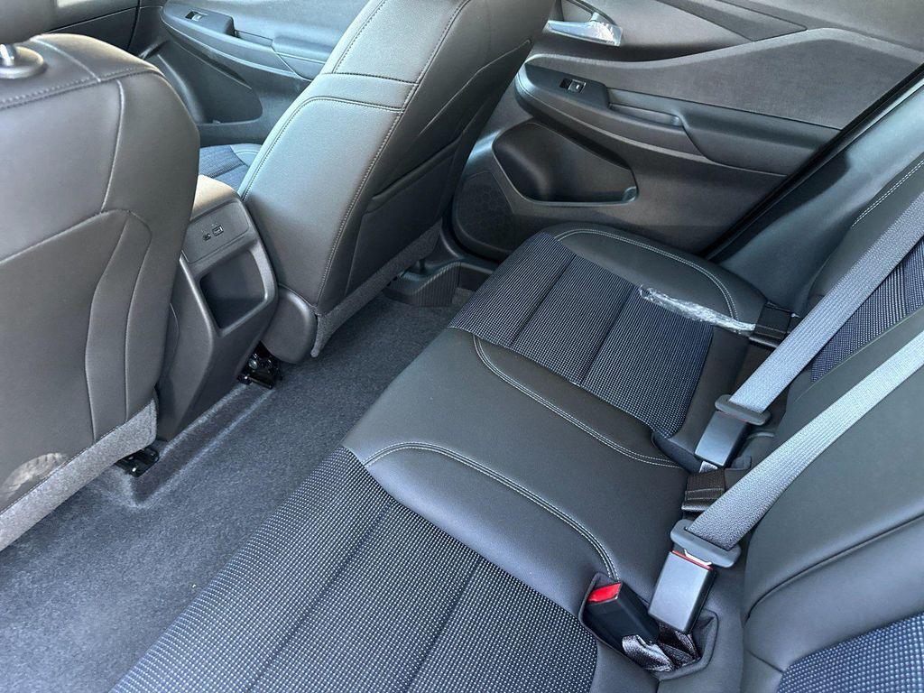 new 2025 Buick Envista car, priced at $22,600