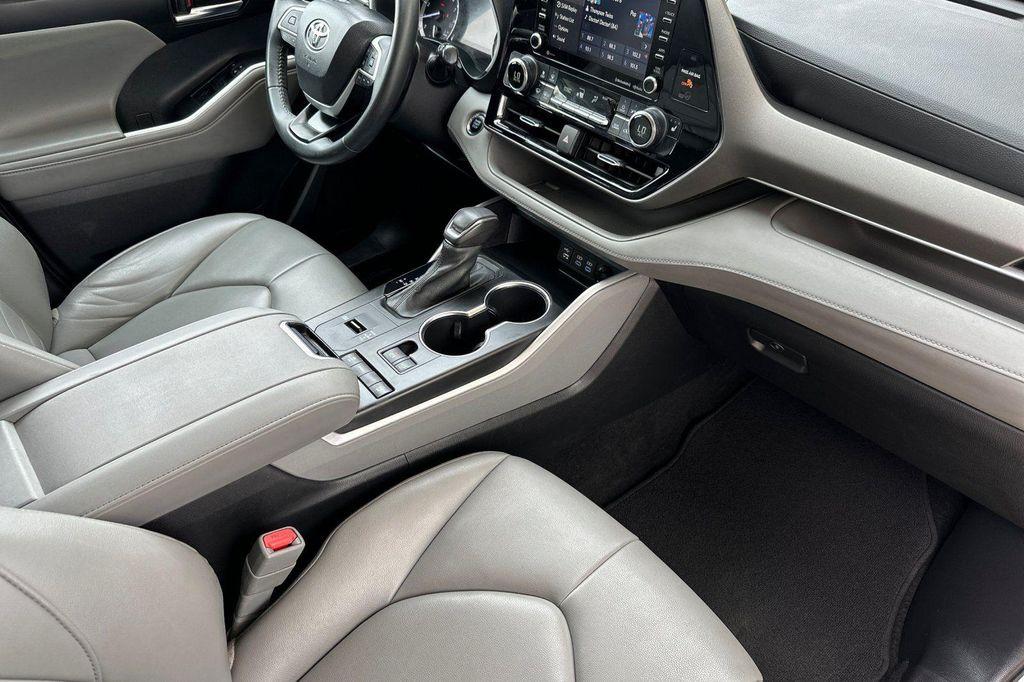 used 2022 Toyota Highlander car, priced at $34,490