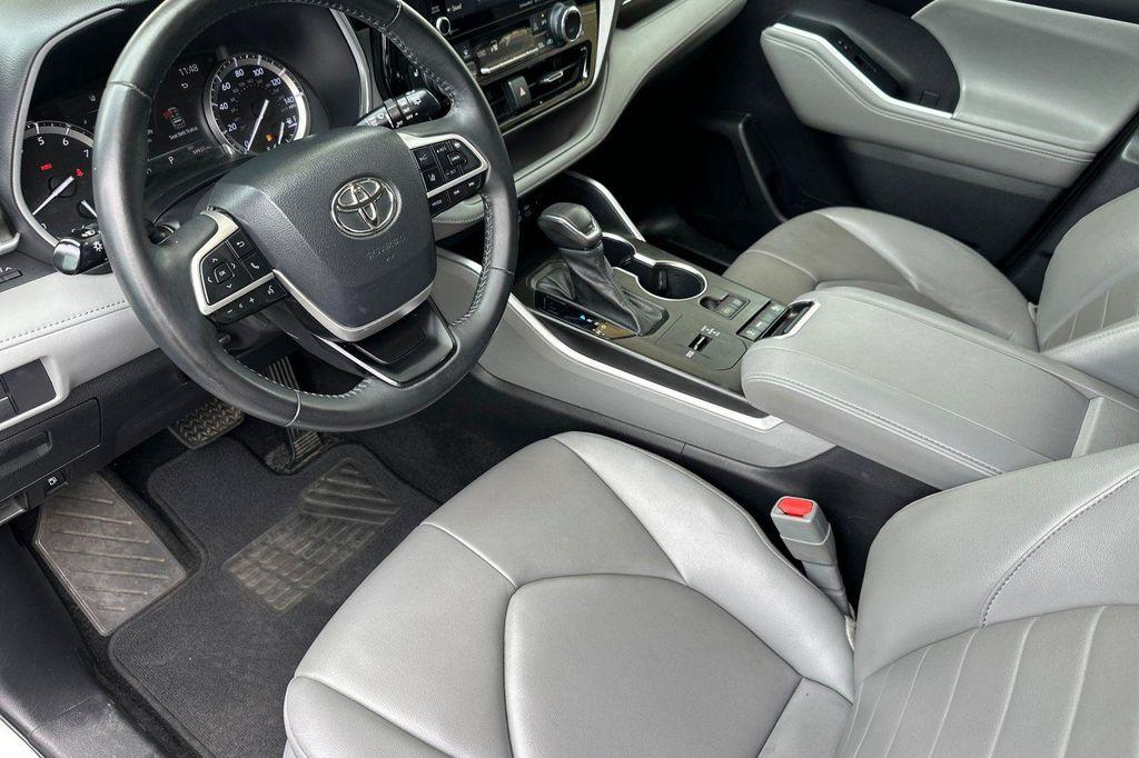 used 2022 Toyota Highlander car, priced at $34,490