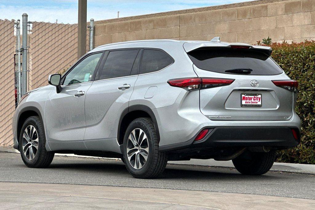 used 2022 Toyota Highlander car, priced at $34,490