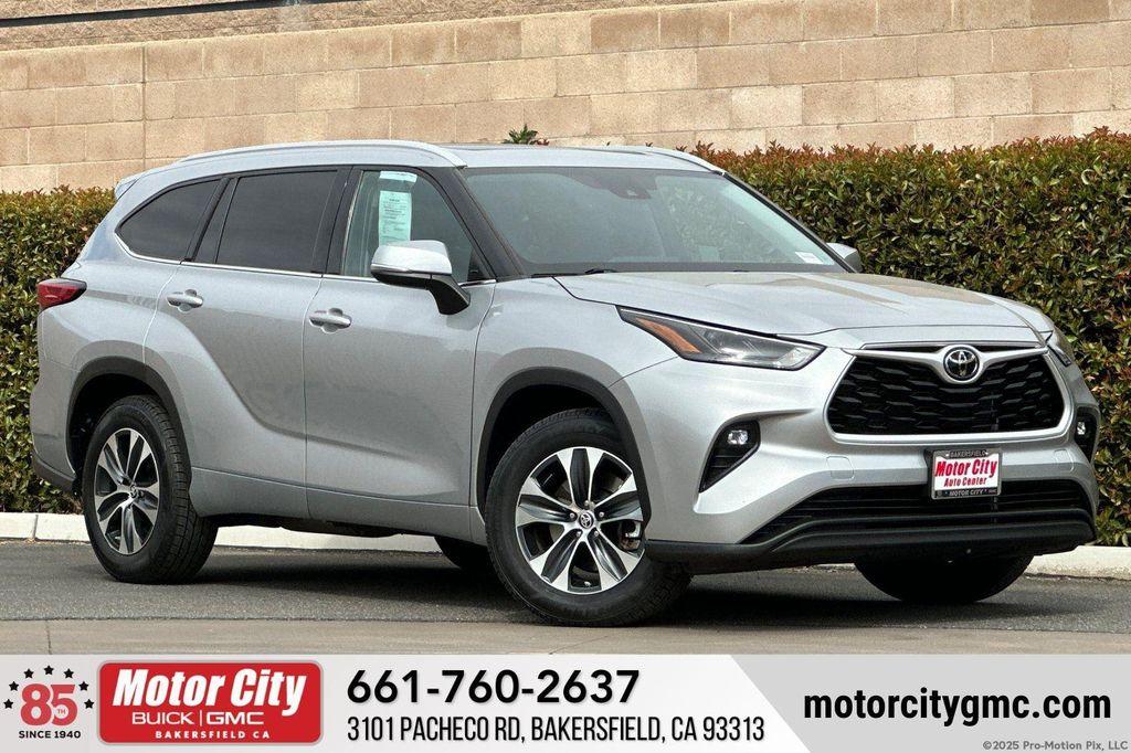 used 2022 Toyota Highlander car, priced at $34,490