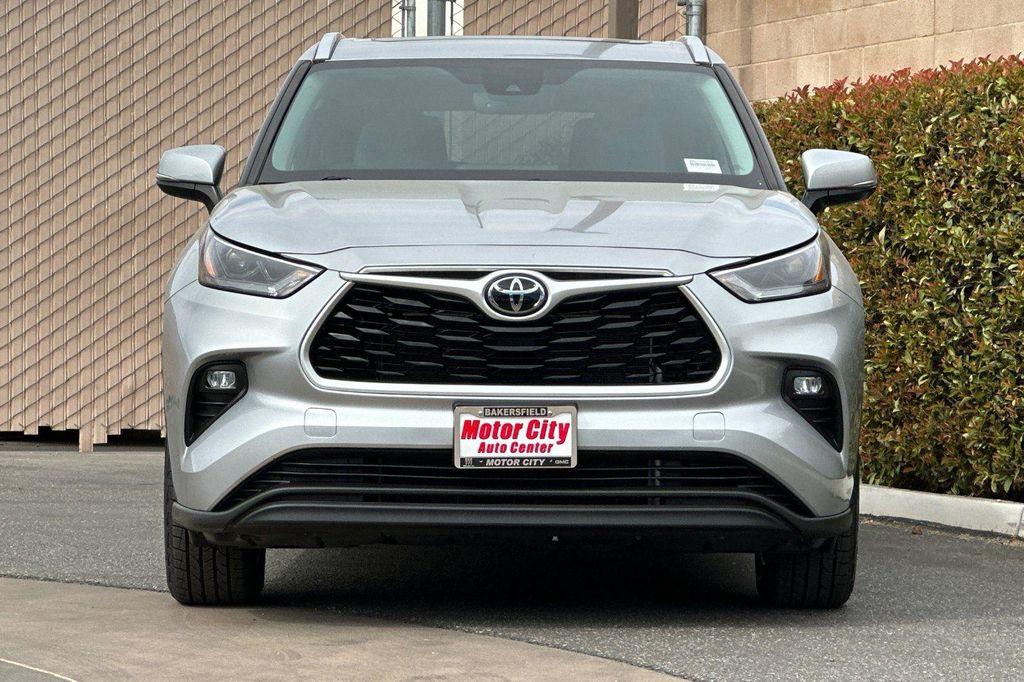 used 2022 Toyota Highlander car, priced at $34,490