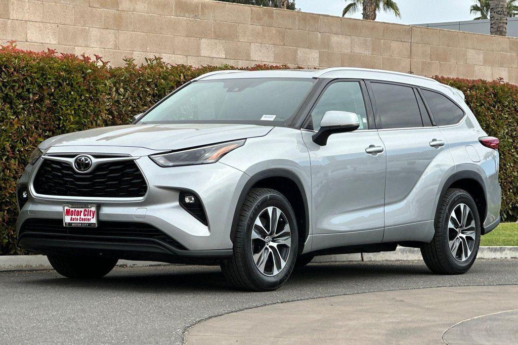 used 2022 Toyota Highlander car, priced at $34,490