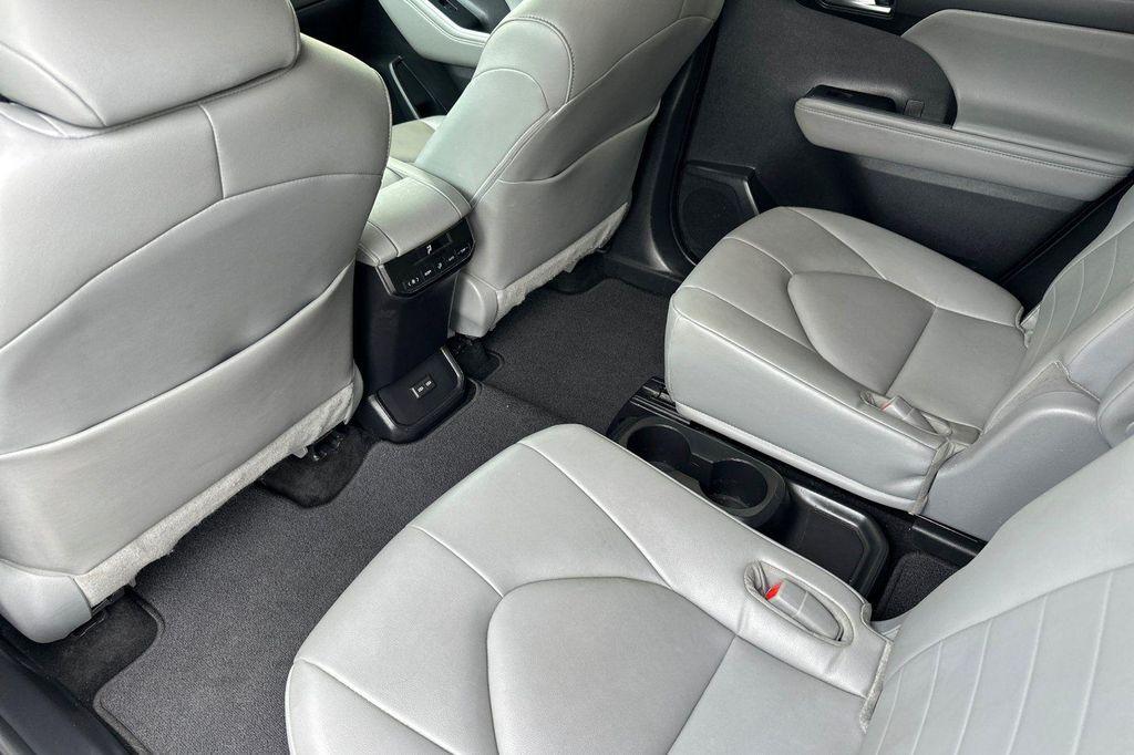 used 2022 Toyota Highlander car, priced at $34,490