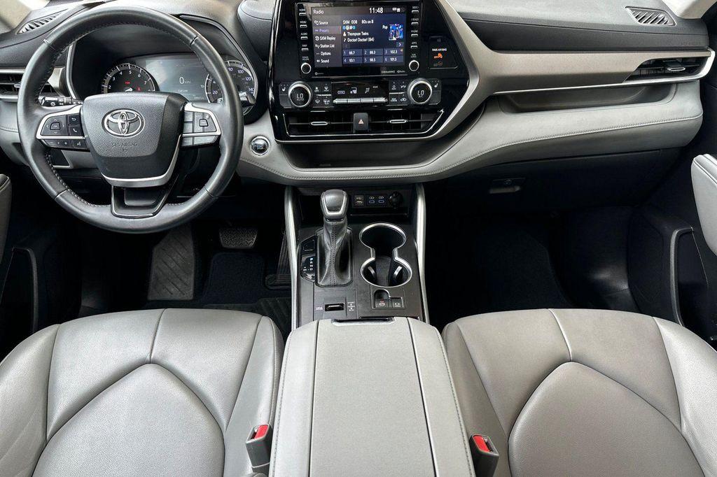 used 2022 Toyota Highlander car, priced at $34,490