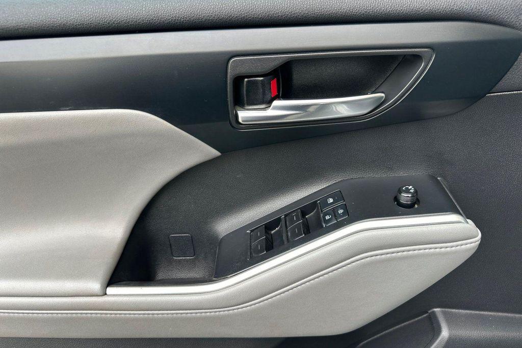 used 2022 Toyota Highlander car, priced at $34,490