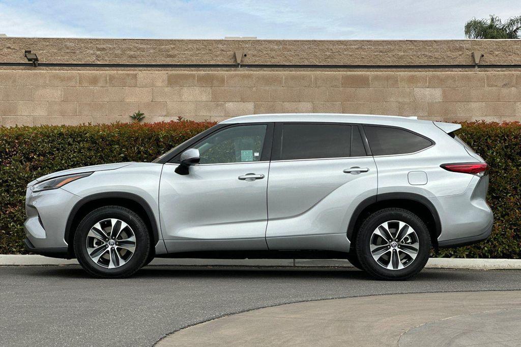 used 2022 Toyota Highlander car, priced at $34,490