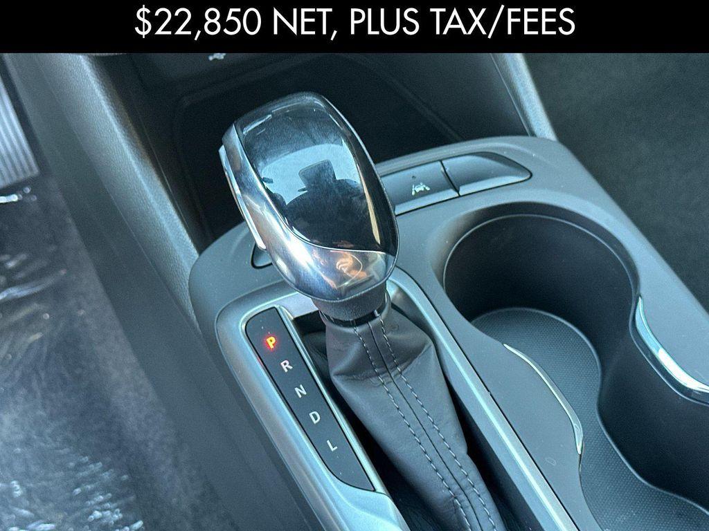 new 2025 Buick Envista car, priced at $23,100