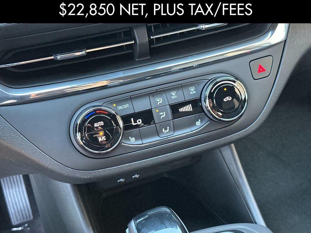 new 2025 Buick Envista car, priced at $23,100