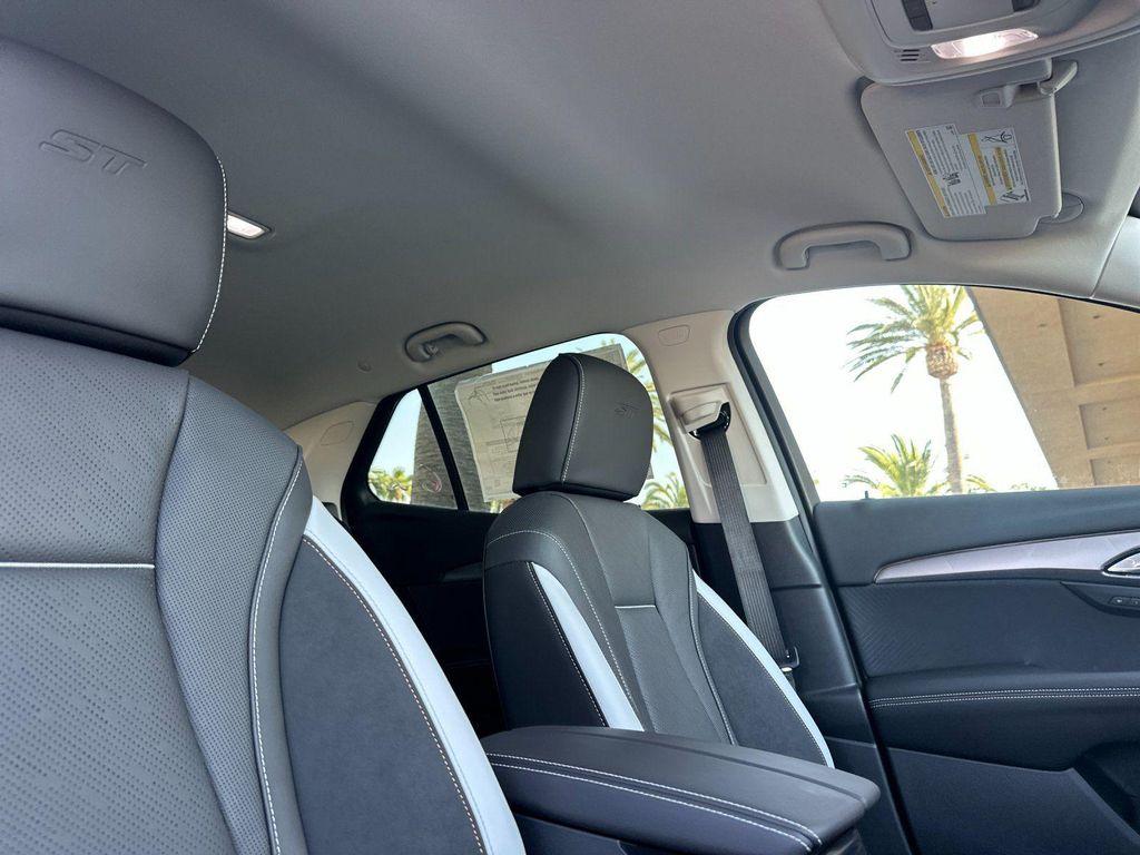 new 2025 Buick Envision car, priced at $40,250