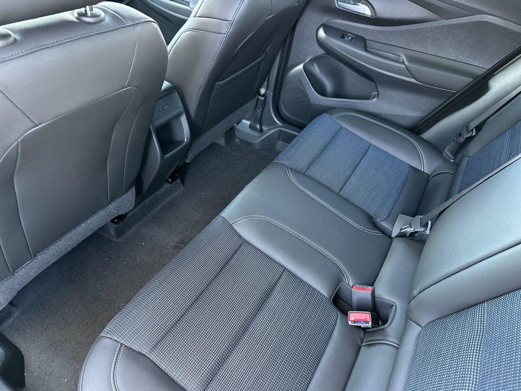 new 2025 Buick Envista car, priced at $25,958
