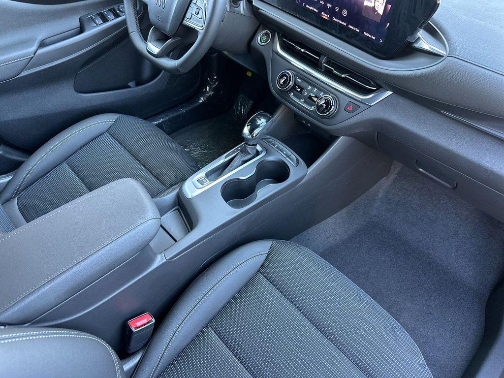 new 2025 Buick Envista car, priced at $25,958