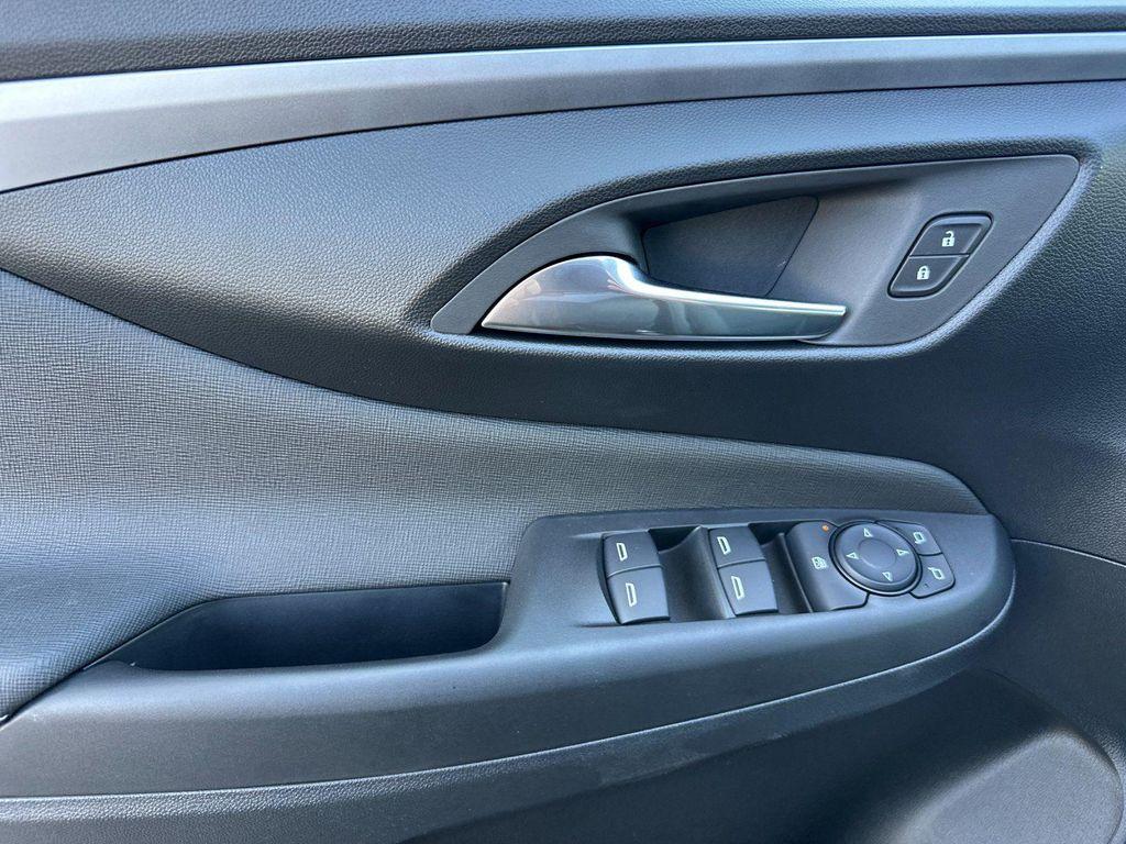new 2025 Buick Envista car, priced at $25,958