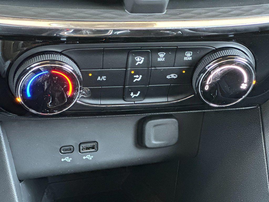 new 2025 Buick Encore GX car, priced at $28,276