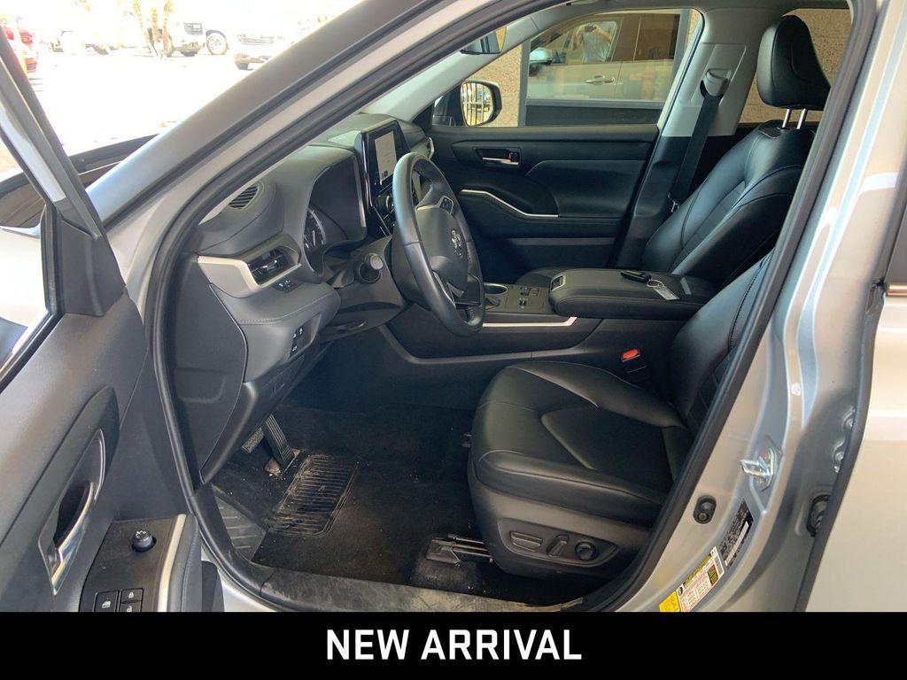 used 2024 Toyota Highlander car, priced at $42,875