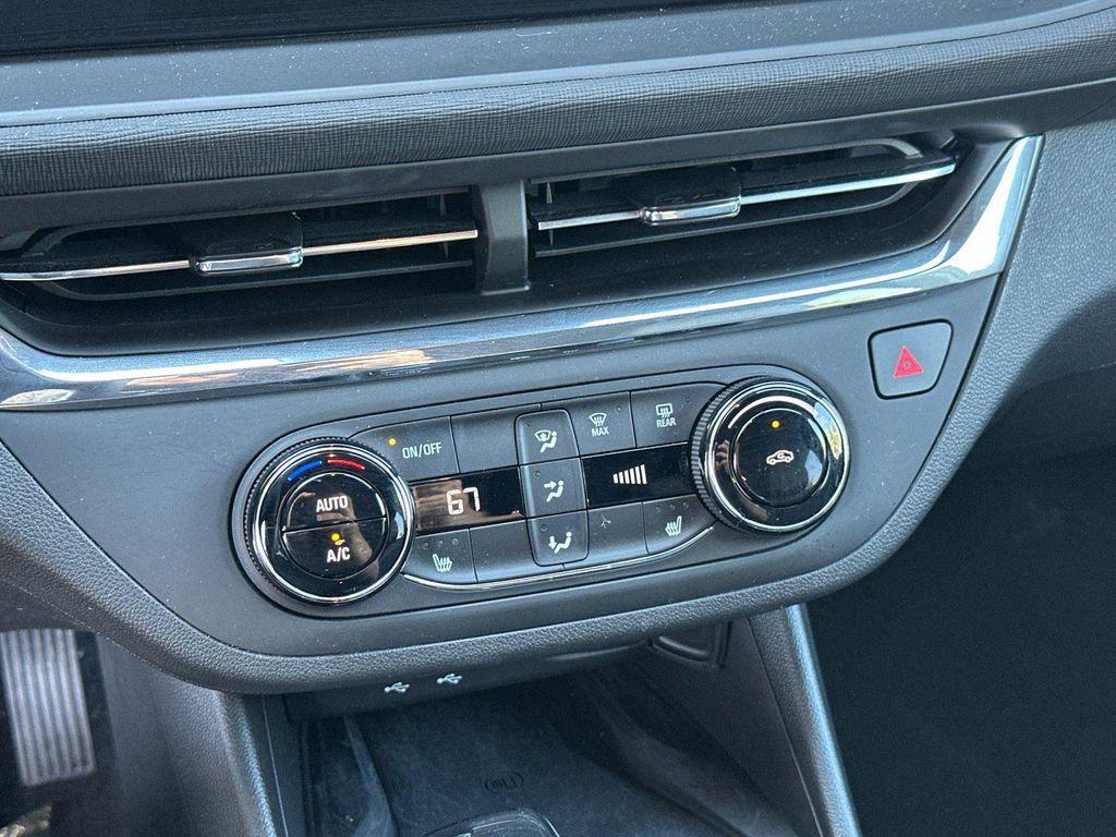 new 2025 Buick Envista car, priced at $26,140