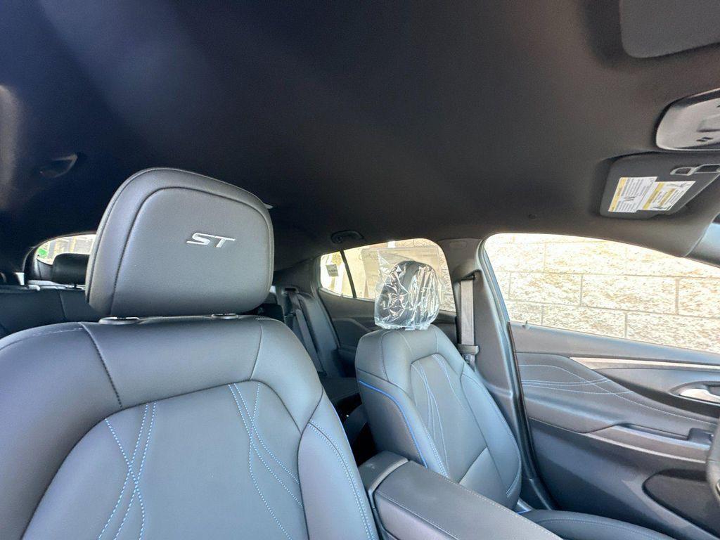 new 2025 Buick Envista car, priced at $27,327