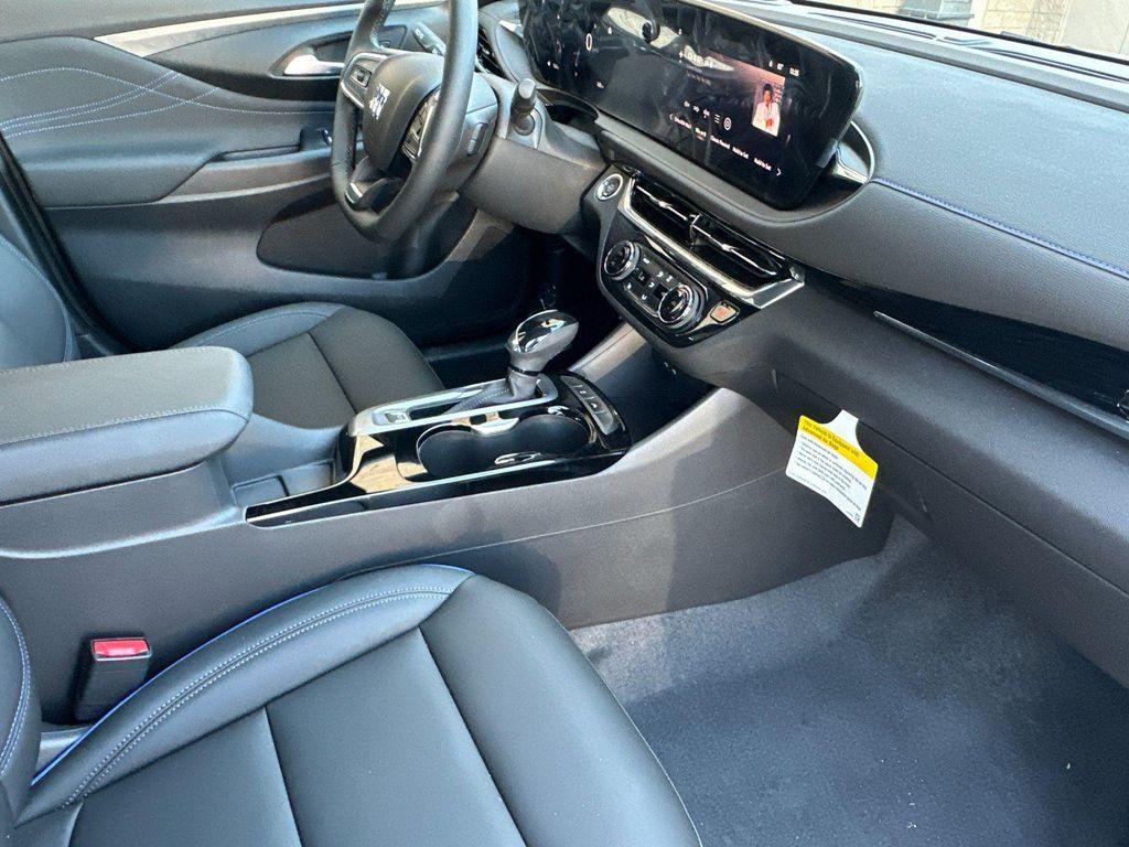 new 2025 Buick Envista car, priced at $27,327