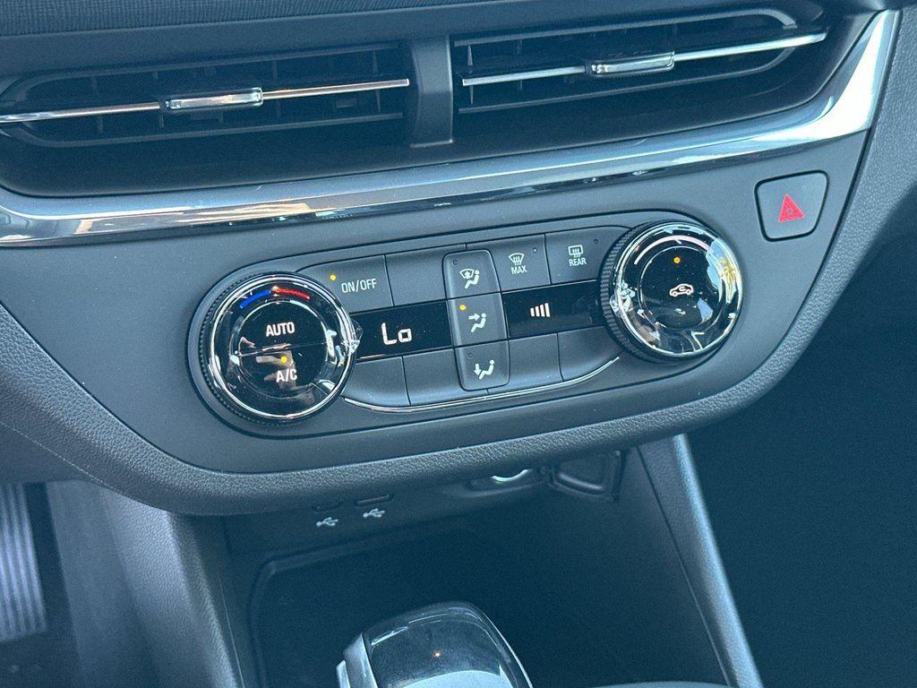 new 2025 Buick Envista car, priced at $22,600