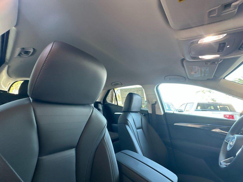 new 2025 Buick Envision car, priced at $36,677