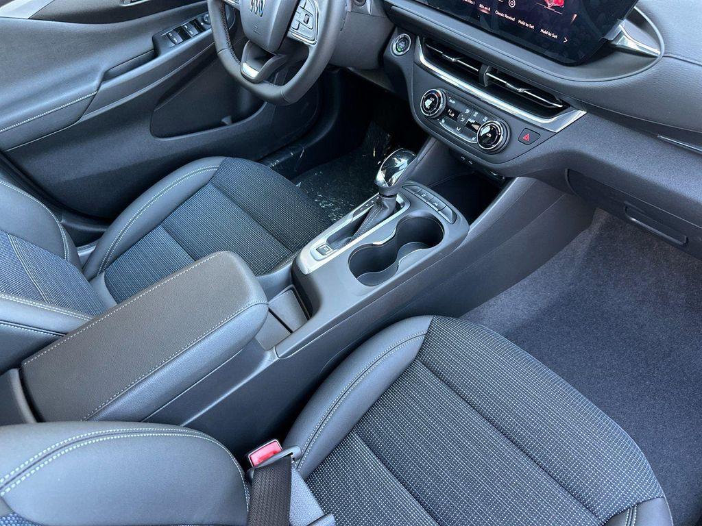 new 2025 Buick Envista car, priced at $25,696
