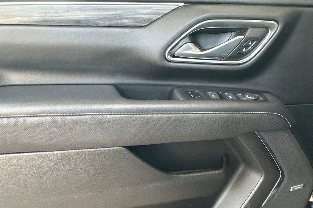 used 2022 GMC Yukon car, priced at $50,995