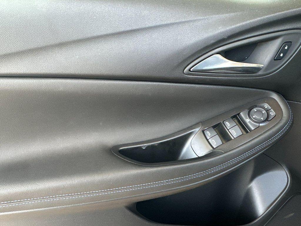 new 2025 Buick Encore GX car, priced at $27,709