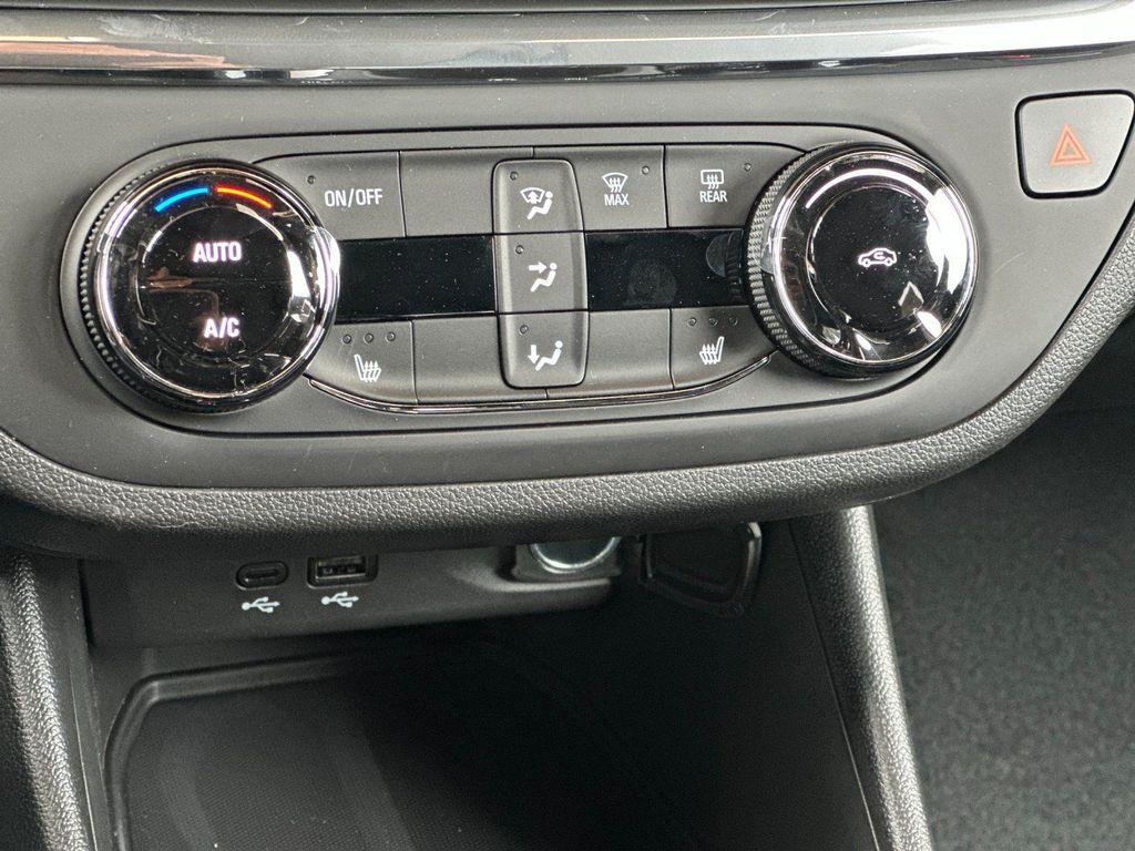 new 2025 Buick Envista car, priced at $25,696