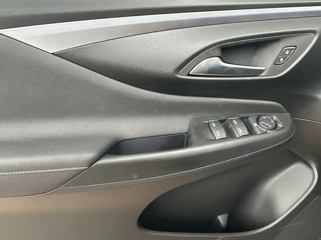 new 2025 Buick Envista car, priced at $25,696