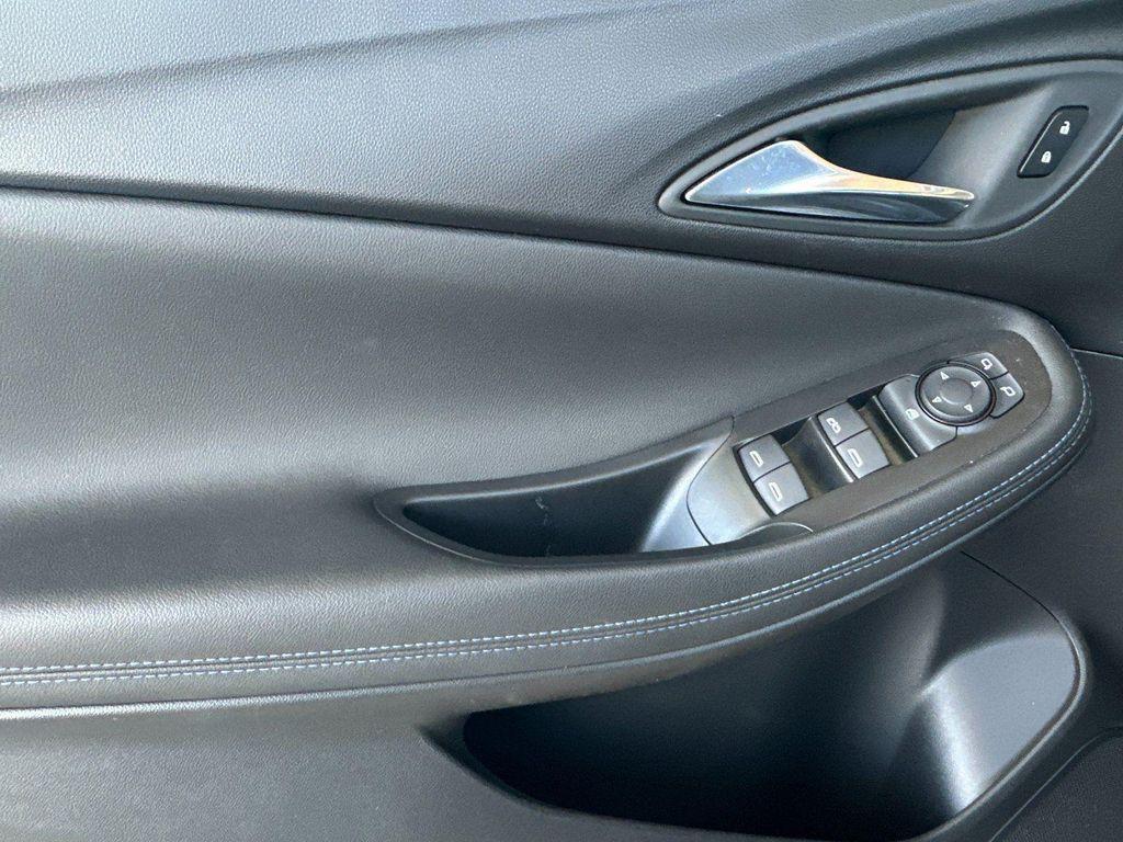 new 2025 Buick Encore GX car, priced at $29,179