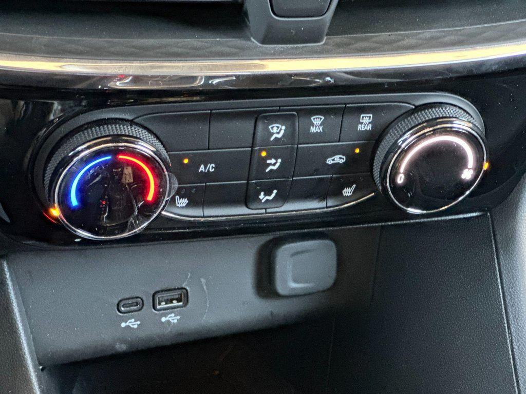 new 2025 Buick Encore GX car, priced at $29,179